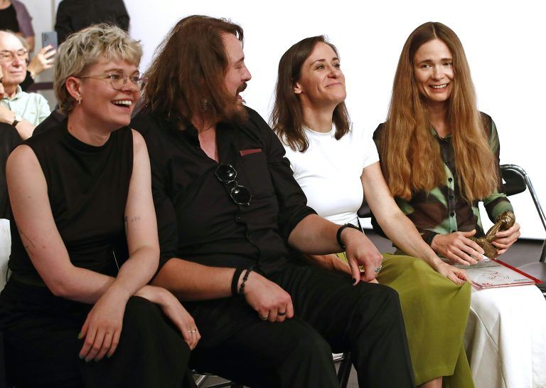 Laura Leupi (3sat-Preis), Martin Piekar (Kelag-Preis / BKS-Bank-Publikumspreis), Anna Felnhofer (Deutschlandfunk-Preis) und Valeria Gordeev (Bachmann-Preis). <span class="copyright">APA/GERT EGGENBERGER</span>