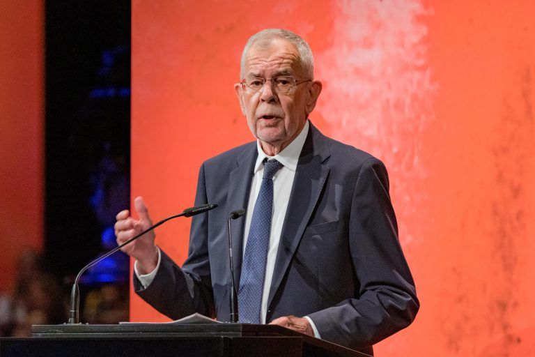 Bundespräsident Alexander Van der Bellen am Mittwoch, 20. Juli 2022, bei der Eröffnung der 76. Bregenzer Festspiele. <span class="copyright">APA/DIETMAR STIPLOVSEK</span>