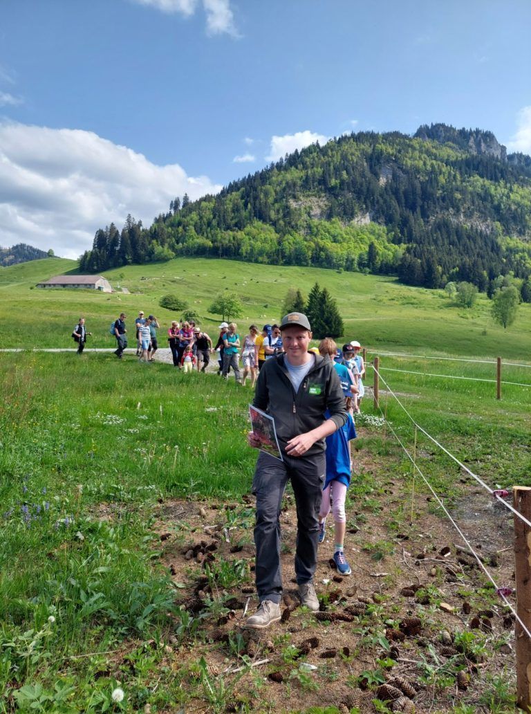 Daniel Nußbaumer bei einer Naturführung zum Hochmoor Schollenschopf in Hohenems.