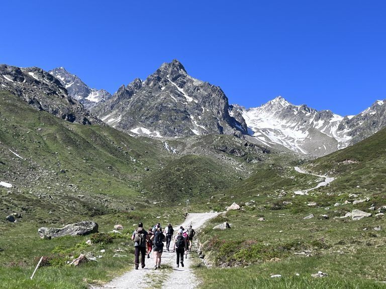 Exkursion in der Silvretta zum Thema Alpenentstehung mit Geologe Christoph Daxer im Rahmen des Ausbildung.
