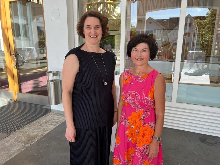 Christine Sommerauer und GF Elisabeth Geser organisierten die Verleihung.