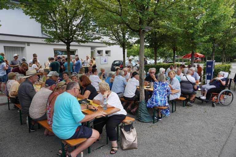 Der Vereinshausplatz ist ein idealer Festplatz.