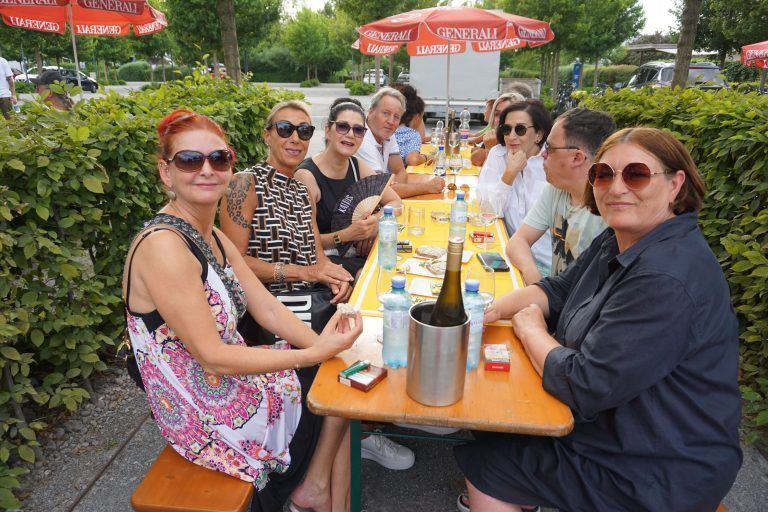 Margot Wucher (Mitte r.) mit ihrer Damenrunde.