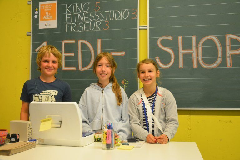 Eine Woche lang verwandelt sich die VS Edlach in die Kinderstadt Edlach-City, in der die Schüler praktisch lernen, wie es in der Welt der Großen zugeht.
