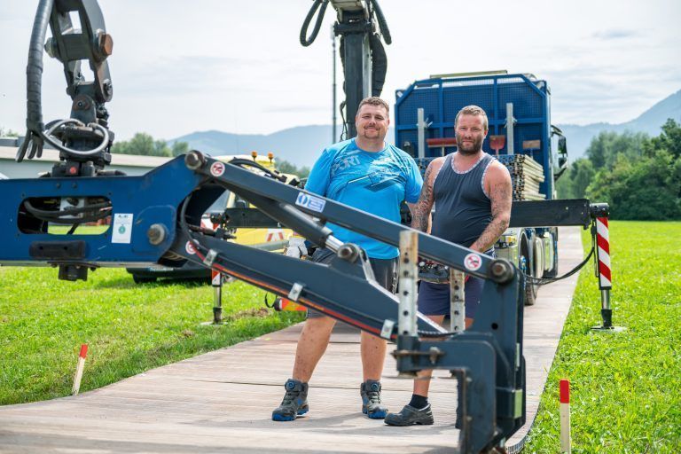 Erste Arbeiter haben sich bereits am Montag zum Gelände aufgemacht. 