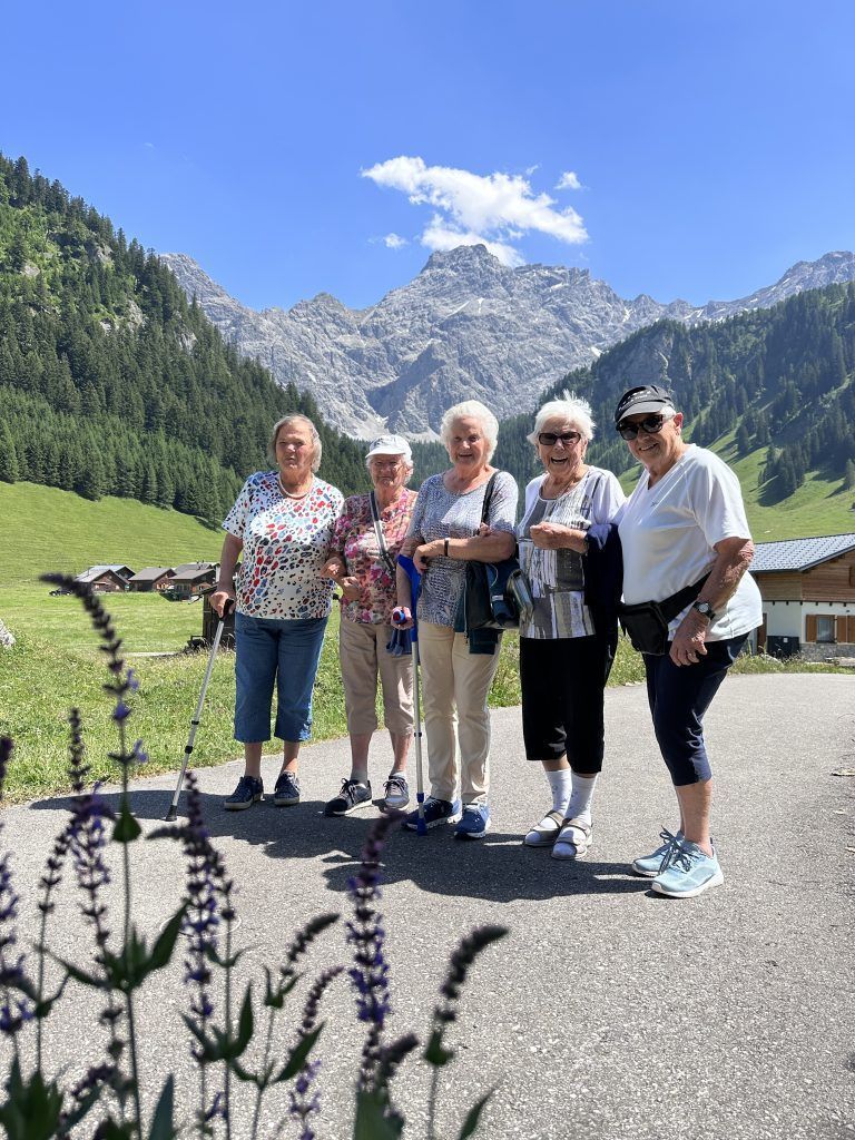 Die „Golden Girls“: Friedl Rutsch, Rosa Lienheer, Maria Bischof, Anni Tschabrun (mit 98 Jahren die älteste Teilnehmerin) sowie Trudi Bachmann.