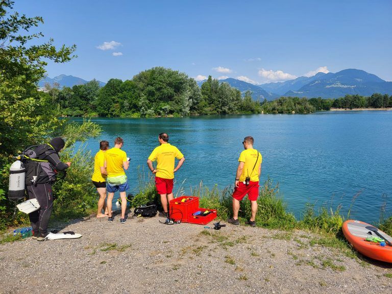Am Montag kurz vor 16 Uhr wurden die Einsatzkräfte der Wasserrettung zum Baggersee in Rankweil-Brederis alarmiert. <span class="copyright">Wasserrettung Vorarlberg</span>