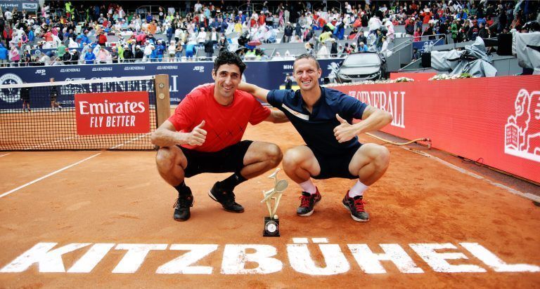 Philipp Oswald und der Slowake Filip Polasek genießen nach ihrem Sieg 2019 bei den Generali Open den Applaus der Zuschauer in Kitzbühel. <span class="copyright">GEPA</span>