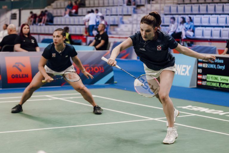 Badmintonspielerin Serena Au Yeong (l.) hat angesichts der Weltranglistenposition eine Minimalchance auf einen Olympiastartplatz in Paris. <span class="copyright">GEPA</span>