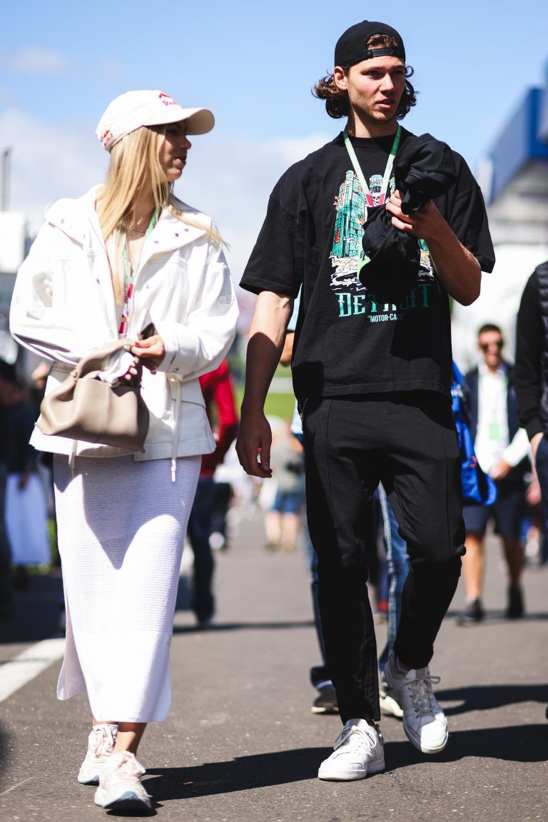 Der deutsche Eishockey-Profi Moritz Seider mit Freundin Anna Seidel, einer Shorttrackerin. <span class="copyright">gepa</span>