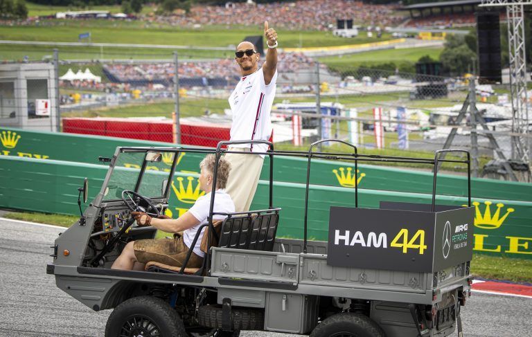 Fahrerparade mit Lewis Hamilton. <span class="copyright">gepa</span>