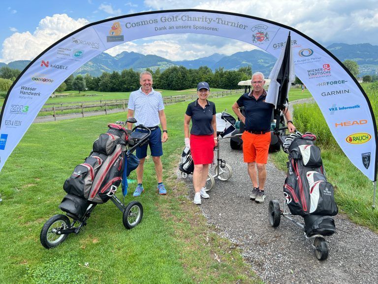 Georg Häusle (l.) sowie Elke Scheubmayr und Thomas Gärtner golften für den guten Zweck.<span class="copyright"> Franc</span>