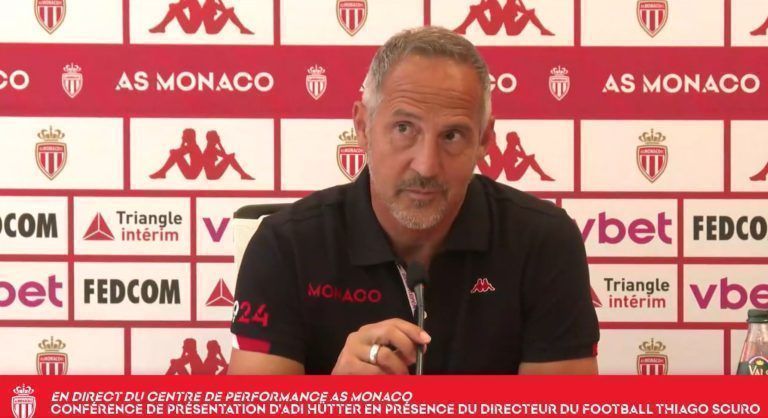 Adi Hütter stellte sich den Fragen der franzöischen Jourbnalisten bei seiner ersten Pressekonferenz als Cheftrauner des AS Monaco. <span class="copyright">ASM</span>