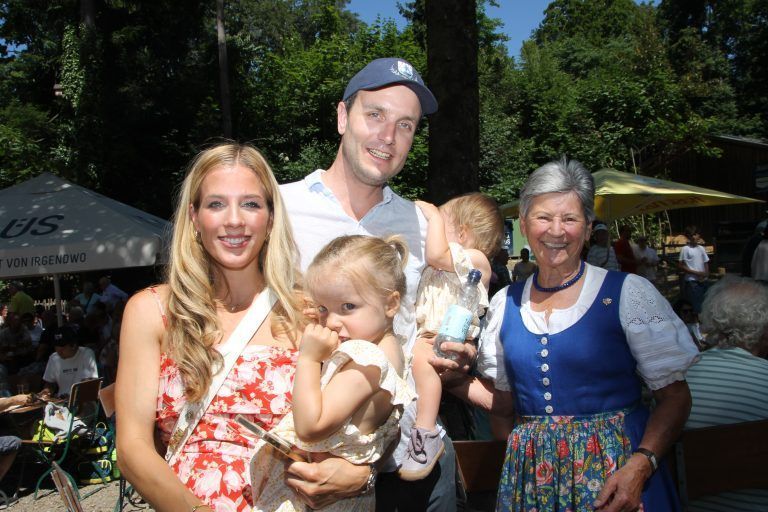 Maria und Philipp mit Kindern und Kristl Moosbrugger.