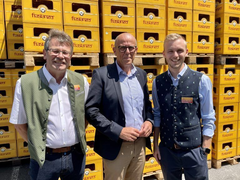 Toni Schels, Walter Gohm und Braumeister Laurin Bernhart.