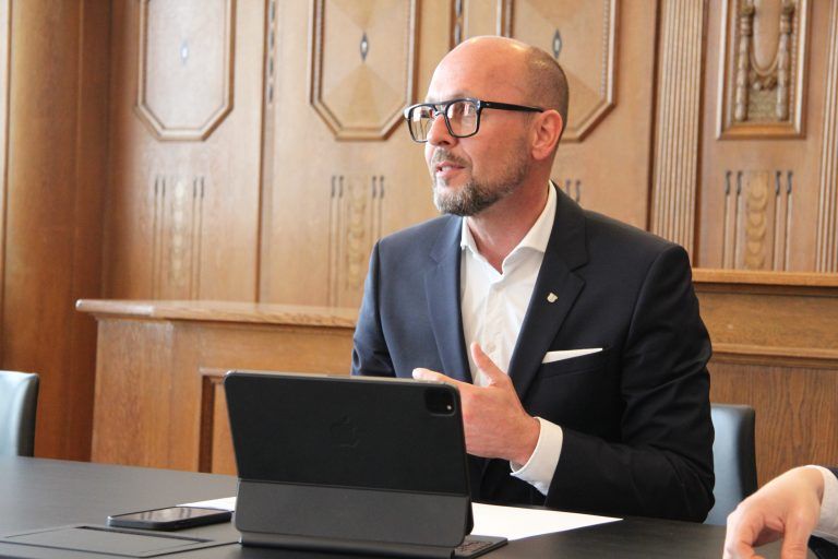 Bei der Sitzung der Bregenzer Stadtvertretung zeigte sich Bürgermeister Michael Ritsch zufrieden mit seiner Budgetplanung. <span class="copyright">VOL.at/MAYER</span>