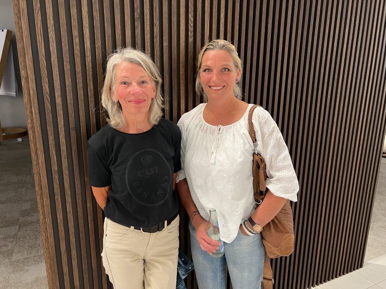 Isabella und Tatjana Graßmayr bei der Buchpräsentation.