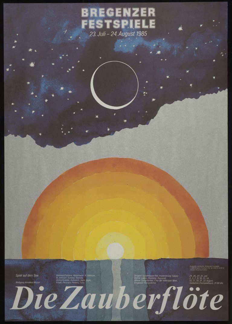 Das dazugehörige Plakat, von Reinhold Luger gestaltet, besteht aus einem oberen und spiegelbildlichen unteren Teil. Das Zentrum beherrscht ein hell strahlender Sonnenkreis als Symbol für die Welt Sarastros. Im Kontrast dazu steht am Firmament ein Vollmond, umgeben von Sternen, als Symbol für die „Königin der Nacht“.