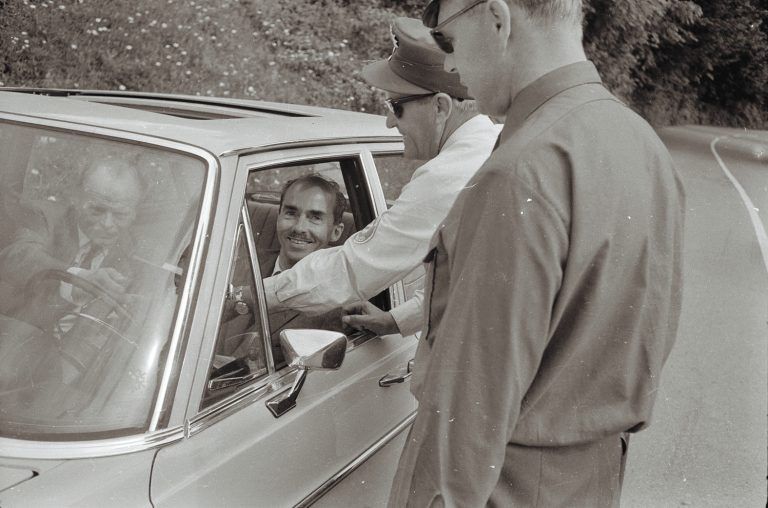 Anhaltende Uneinigkeit innerhalb der Großen Koalition in der Causa Habsburg ermöglichte es Otto Habsburg jedoch erst 1966, Österreich offiziell zu besuchen. Auf dem Weg zu seiner Mutter nach Chur reiste er über Riefensberg nach Vorarlberg ein.