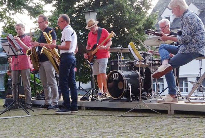 Die Oberstädter Stubenmusig gibt im Rahmen der Sommerkriche eines ihrer raren Gastspiele. <span class="copyright">osm</span>
