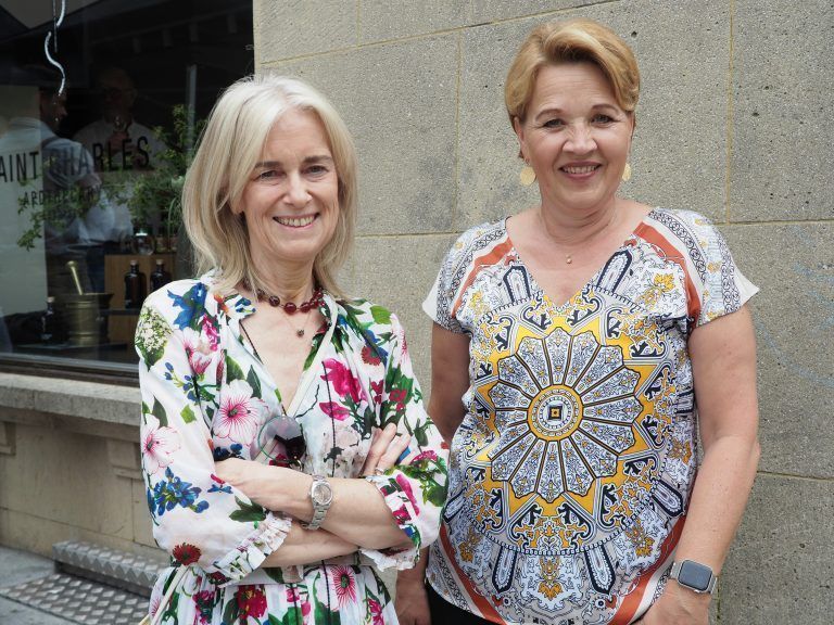 Bürgermeisterin Andrea Kaufmann und Martina Hladik (roomservice).