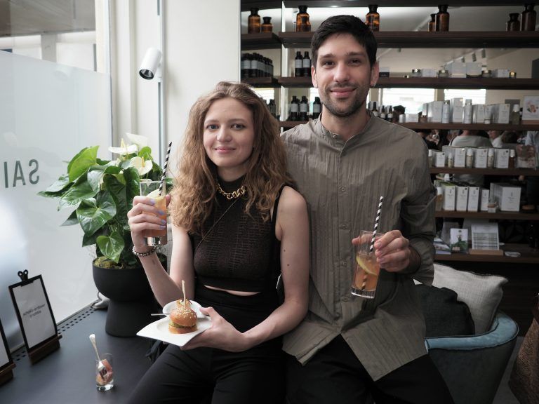 Designerin Vici Noviki und Franziskus Matiasovits genossen die Feierlichkeiten.