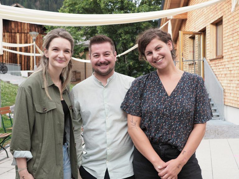 In Festivalstimmung: Tobias Türtscher, Ayla Raich und Magdalena Türtscher (Büro Magma).