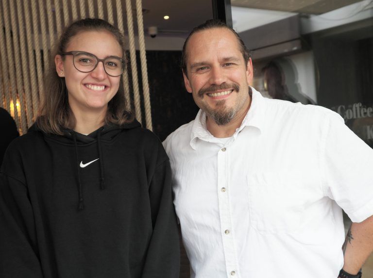 Floristin Sophie Pointner (Blumen Waibel) und Freund des Hauses Thomas Wetzel.