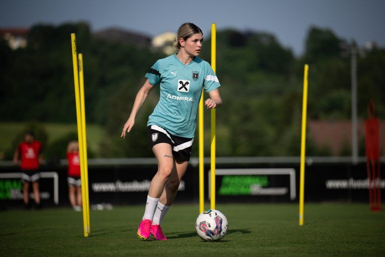 Altachs Stürmerin Eileen Campbell bereitet sich dieser Tage mit dem Nationalteam auf das freundschaftliche Länderspiel gegen Island vor.<span class="copyright">gruber</span>