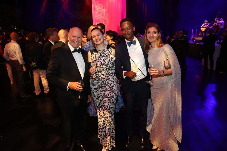 Festspiel-Präsident Hans-Peter Metzler mit Tochter Barbara sowie George Sfali und Kathrin Cometto.