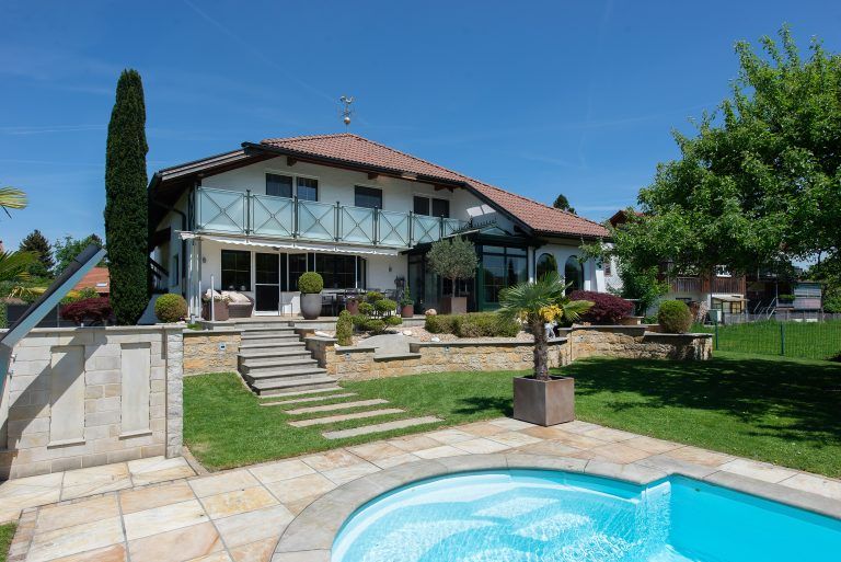 Dieses Einfamilienhaus jenseits der Millionen-Euro-Marke wechselte im vergangenen Jahr in Vorarlberg den Besitzer. <span class="copyright">FA/RM</span>