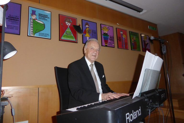 Ernst Rahofer am E-Piano. <span class="copyright">Ernst Rahofer</span>