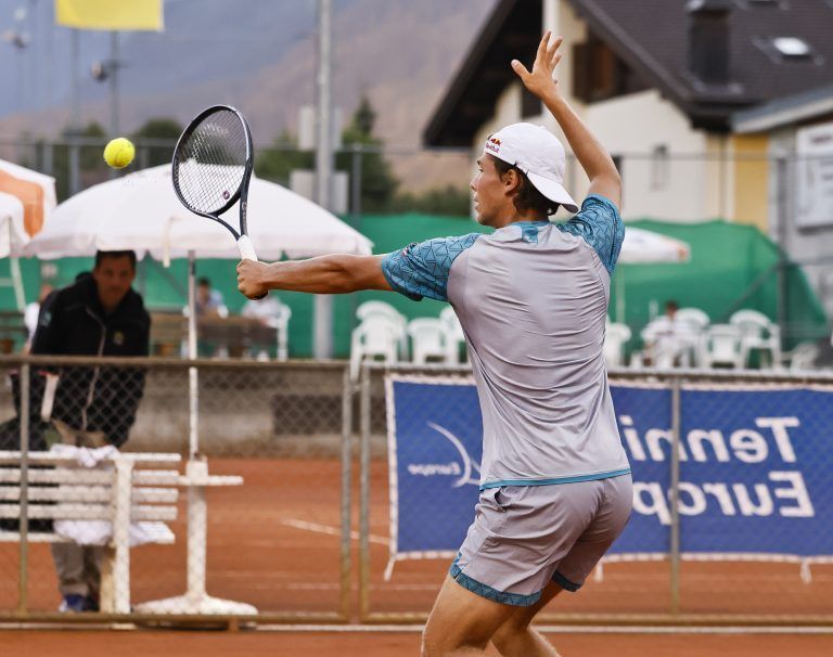 Nach Gold bei den Unter-16-Jährigen im Vorjahr strebt Joel Schwärzler bei den U18-Titelkämpfen in Klosters der nächsten EM-Medaille entgegen. <span class="copyright">Tennis Klosters</span>