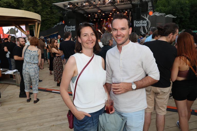 Claudia Aßman und Stadtmarketingleiter Lukas Debortoli.