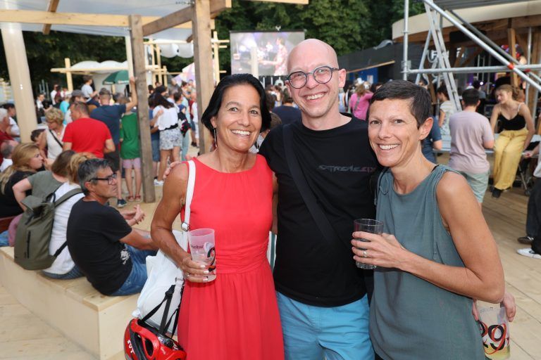 Besuchertrio Monika Bayr, Jolly Mähr (“Zusammenklang“) und Christiane Mähr.
