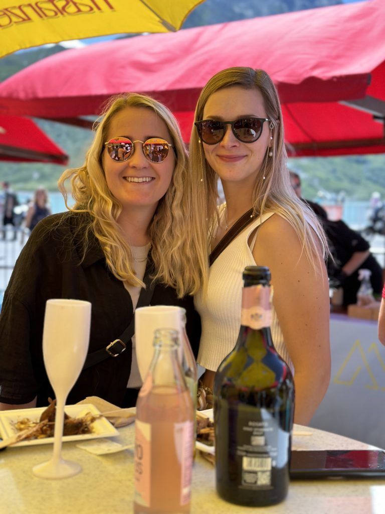 Stefanie und VIP-Gewinnerin Laura.