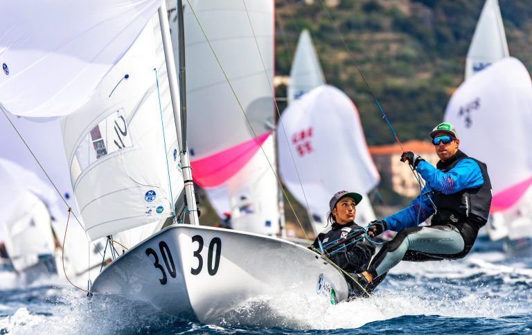 Lara Vadlau und Vorschoter Lukas Mähr zählen in der neugeschaffenen Mixed-Klasse der 470er-Segler zu den Mitfavoriten im Kampf um die Premierenmedaillen der Paris-Spiele. World Sailing