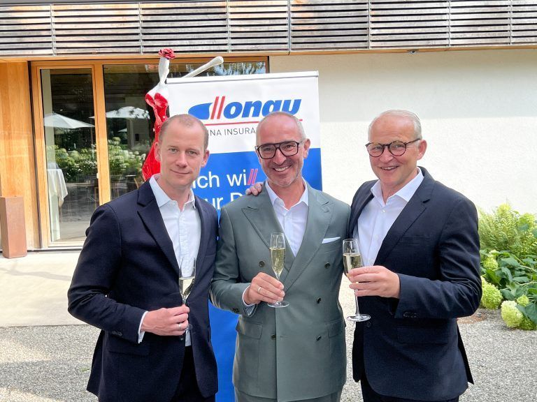 Vorstandsdirektor Wolfgang Petschko (l.) sowie Landesdirektor Jürgen Gmeiner und Vertriebsvorstand Reinhard Gojer luden zur Puccini-Oper auf die Seebühne. <span class="copyright">Franc</span>