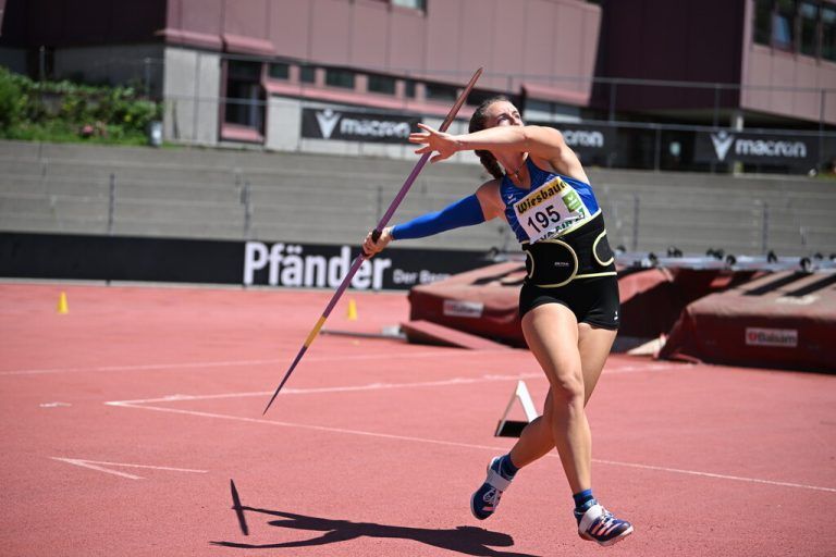 Chiara-Belinda Schuler schleuderte den Speer erstmals über 51 Meter, wurde mit dem Landesrekord von 51,12 m Vizemeisterin und gewann zudem Bronze im Weitsprung. ÖLV/Nevsimal