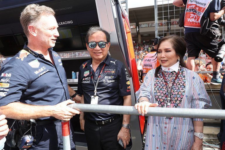 Christian Horner mit der thailändischen Red-Bull-Familie Yoovidhya.