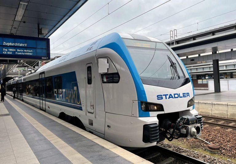 Der Ostschweizer Zughersteller Stadler Rail fährt in Österreich elektrisch. Fa