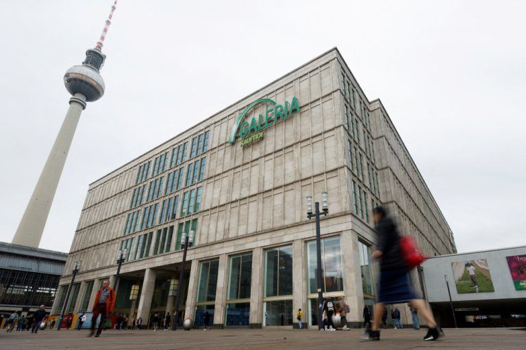 Die Aktivitäten Benkos kommen auch in Deutschland teuer. Reuters
