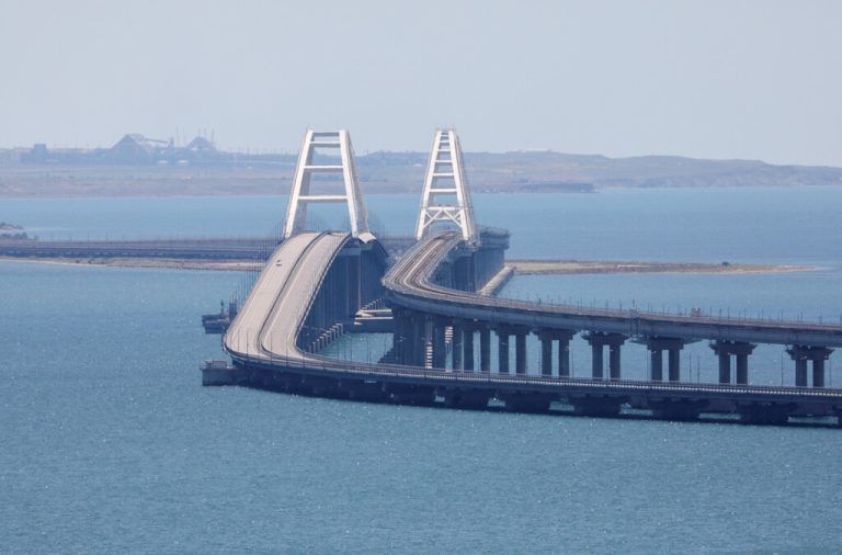 Die Brücke verbindet das Festland Russlands und die annektierte Krim. Reuters