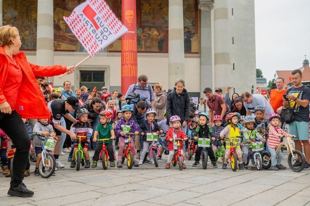 Volksfeststimmung an der Strecke