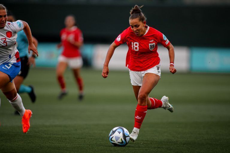 <p class="caption">Die Mellauerin Linda Natter will heute gegen Belgien die Sensation.<span class="media-container dcx_media_rtab" data-dcx_media_config="{}" data-dcx_media_type="rtab"> </span><span class="marker">ÖFB/Karacam</span></p>
