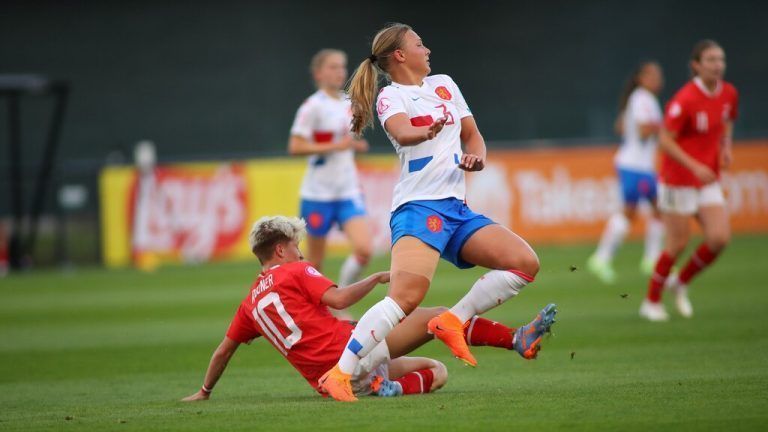 Die Montafonerin Amelie Roduner scheute beim Duell mit den Niederlanden keinen Zweikampf und war maßgeblich am großartigen Sieg der ÖFB-Elf beteiligt.ÖFB/Karacam