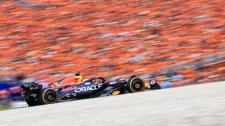 Die orange Wand von Spielberg. Mehr als 50.000 Niederländer bejubelten ihren Rekordsieger Max Verstappen, der das Spielberg-Wochenende vollends beherrschte.gepa/2, Noger