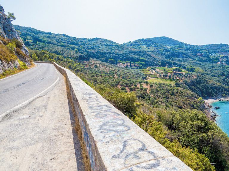 Die Panoramastraße führt einmal um den Monte Argentario.Shutterstock