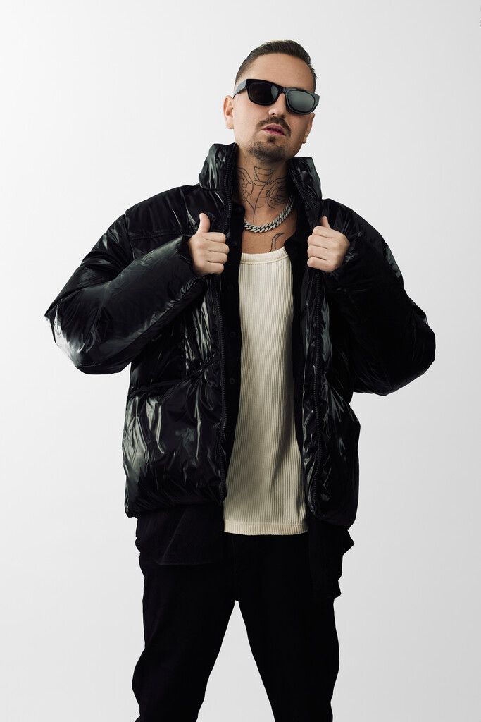 DJ-Superstar Robin Schulz feiert mit seinen Fans am Samstag im Stedepark mit fetten DJ-Beats und tollen Remixes.
              
              Robin Schulz/STargarage