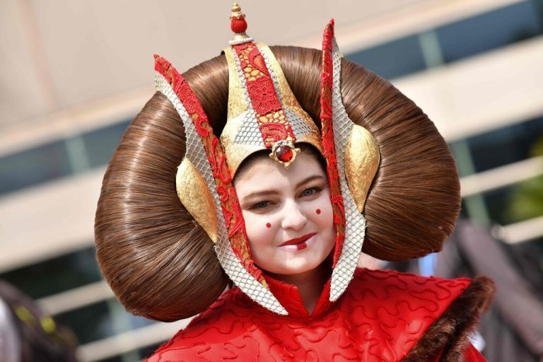 Ein als Star-Wars-Königin Amidala verkleideter Cosplayer posiert bei der San Diego Comic-Con. AFP